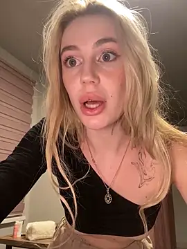 Snapshot of meanexx chatting on 12.15.24 meanexx online show from 12.15.24