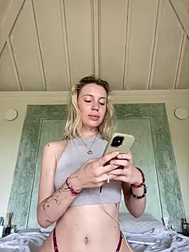 Snapshot of meanexx chatting on 01.21.25 meanexx online show from 01.21.25