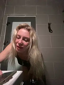 Snapshot of meanexx chatting on 01.26.25 meanexx online show from 01.26.25