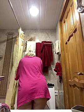 Snapshot of meanexx chatting on 02.02.25 meanexx online show from 02.02.25