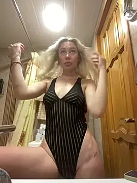 Snapshot of meanexx chatting on 02.14.25 meanexx online show from 02.14.25