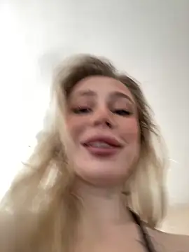 Snapshot of meanexx chatting on 03.16.25 meanexx online show from 03.16.25