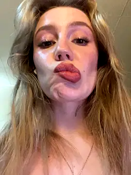 Snapshot of meanexx chatting on 09.13.25 meanexx online show from 09.13.25