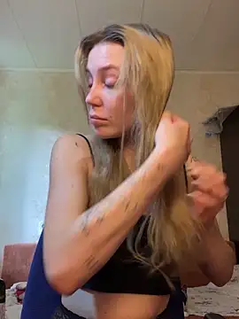 Snapshot of meanexx chatting on 09.19.25 meanexx online show from 09.19.25