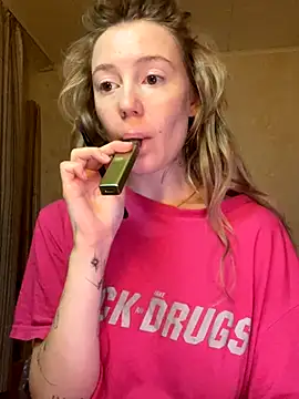 Snapshot of meanexx chatting on 09.24.25 meanexx online show from 09.24.25