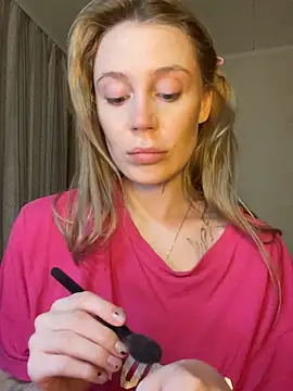 Snapshot of meanexx chatting on 09.27.25 meanexx online show from 09.27.25