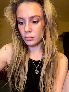 Snapshot of meanexx chatting on 09.28.25 meanexx online show from 09.28.25