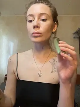 Snapshot of meanexx chatting on 10.01.25 meanexx online show from 10.01.25