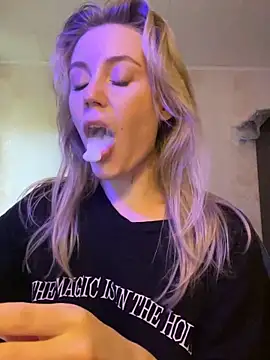 Snapshot of meanexx chatting on 10.08.25 meanexx online show from 10.08.25