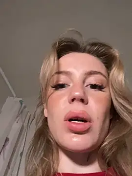 Snapshot of meanexx chatting on 10.20.25 meanexx online show from 10.20.25