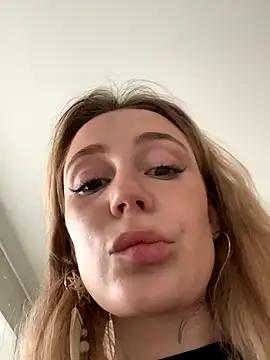 Snapshot of meanexx chatting on 11.05.25 meanexx online show from 11.05.25