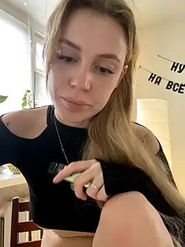 Snapshot of meanexx chatting on 11.06.25 meanexx online show from 11.06.25