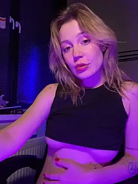 Snapshot of meanexx chatting on 02.04.26 meanexx online show from 02.04.26