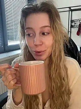 Snapshot of meanexx chatting on 02.25.26 meanexx online show from 02.25.26