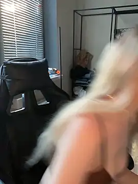 Snapshot of meanexx chatting on 03.05.26 meanexx online show from 03.05.26