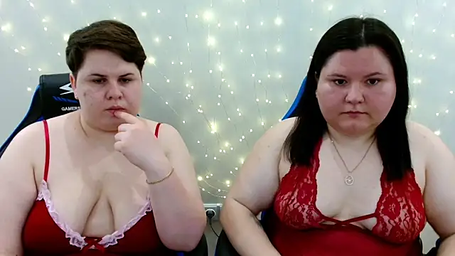 Snapshot of BeckyAndHellen chatting on 06.17.26 BeckyAndHellen online show from 06.17.26