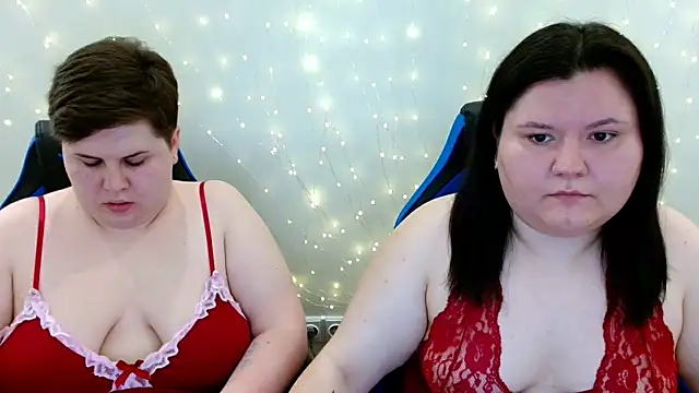 Snapshot of BeckyAndHellen chatting on 06.19.26 BeckyAndHellen online show from 06.19.26