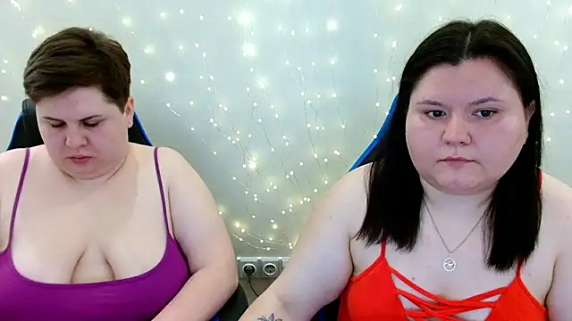Snapshot of BeckyAndHellen chatting on 06.21.26 BeckyAndHellen online show from 06.21.26