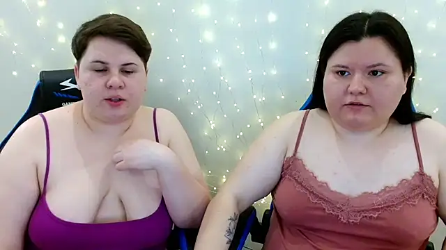 Snapshot of BeckyAndHellen chatting on 06.29.26 BeckyAndHellen online show from 06.29.26
