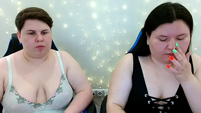 Snapshot of BeckyAndHellen chatting on 07.03.26 BeckyAndHellen online show from 07.03.26