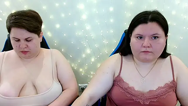 Snapshot of BeckyAndHellen chatting on 07.16.26 BeckyAndHellen online show from 07.16.26