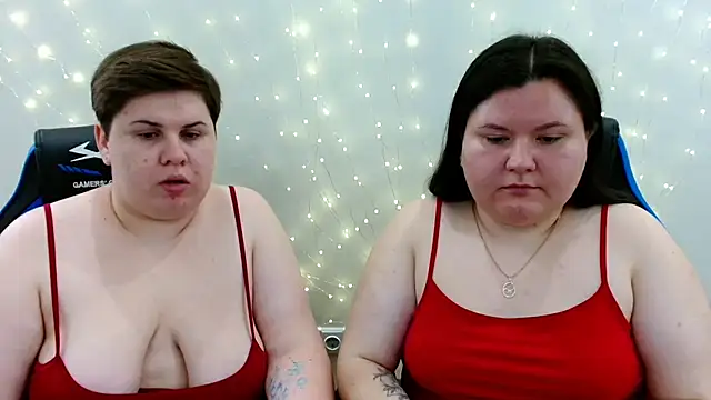Snapshot of BeckyAndHellen chatting on 07.18.26 BeckyAndHellen online show from 07.18.26