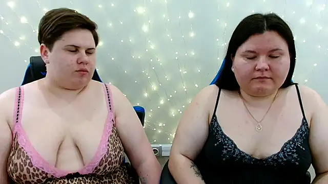 Snapshot of BeckyAndHellen chatting on 07.20.26 BeckyAndHellen online show from 07.20.26
