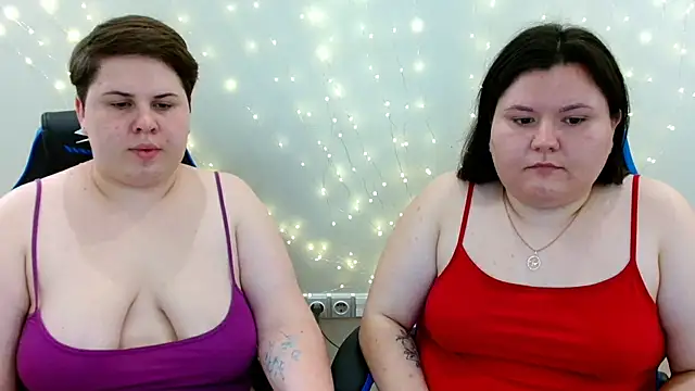 Snapshot of BeckyAndHellen chatting on 07.22.26 BeckyAndHellen online show from 07.22.26