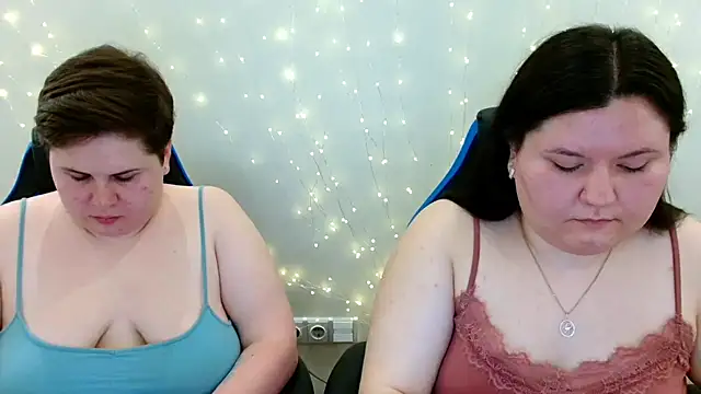 Snapshot of BeckyAndHellen chatting on 07.28.26 BeckyAndHellen online show from 07.28.26