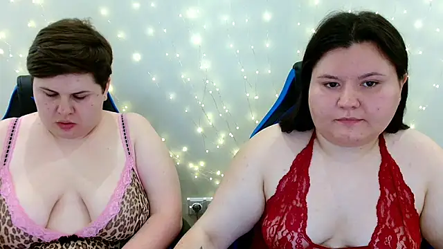 Snapshot of BeckyAndHellen chatting on 07.31.26 BeckyAndHellen online show from 07.31.26