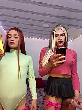 Snapshot of big_girl21cm chatting on 12.14.25 big girl21cm online show from 12.14.25