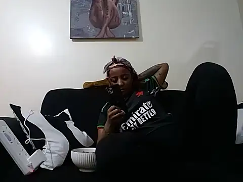 Snapshot of hoely_grail01 chatting on 09.12.25 hoely grail01 online show from 09.12.25