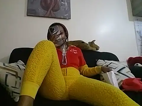 Snapshot of hoely_grail01 chatting on 12.16.25 hoely grail01 online show from 12.16.25