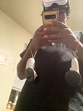 Snapshot of gaimov3r2024 chatting on 12.18.25 gaimov3r2024 online show from 12.18.25