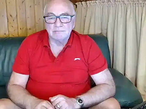 Snapshot of biggandybig chatting on 02.13.25 biggandybig online show from 02.13.25