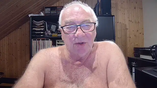 Snapshot of biggandybig chatting on 09.28.25 biggandybig online show from 09.28.25