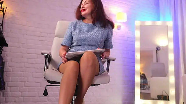 Nylon Legs online show from 01.18.26