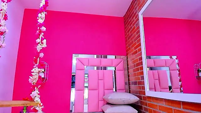 Snapshot of malu_horny_69 chatting on 12.01.24 malu horny 69 online show from 12.01.24