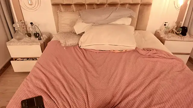 Twwiiggy online show from 02.11.25