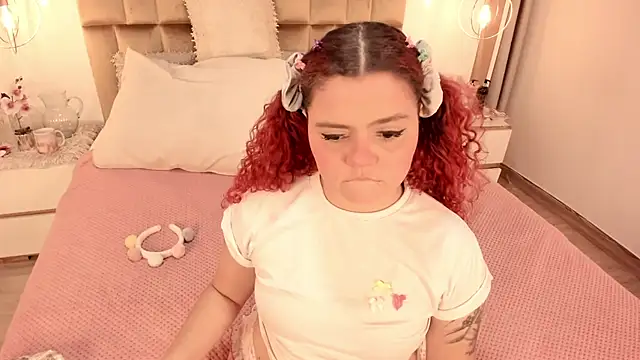 Twwiiggy online show from 02.14.25