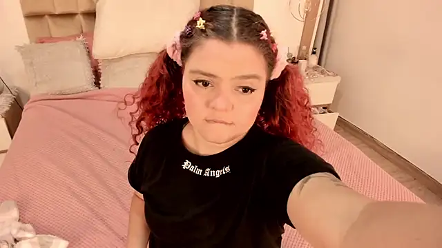 Twwiiggy online show from 02.18.25