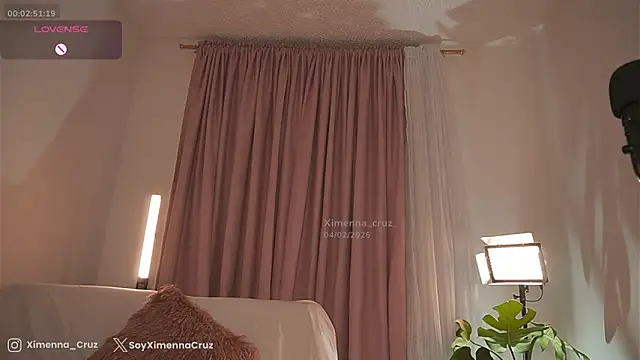 Ximenna Cruz online show from 02.05.25