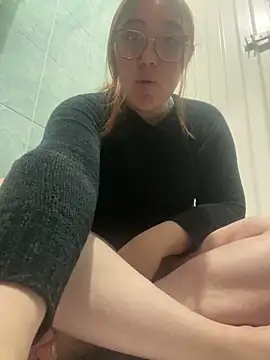 Snapshot of conniejames_m chatting on 03.18.25 conniejames m online show from 03.18.25