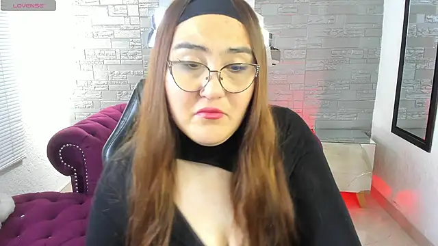 Snapshot of conniejames_m chatting on 09.22.25 conniejames m online show from 09.22.25