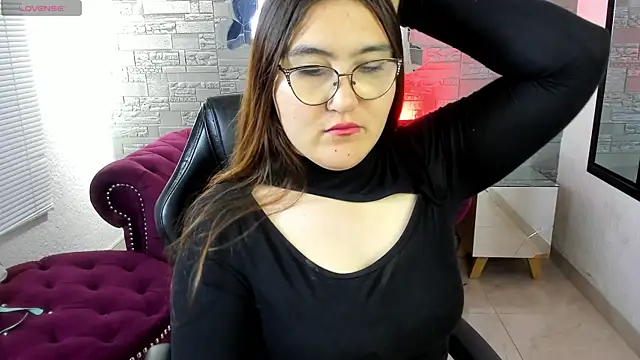 Snapshot of conniejames_m chatting on 10.04.25 conniejames m online show from 10.04.25