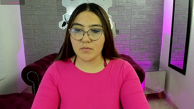 Snapshot of conniejames_m chatting on 10.10.25 conniejames m online show from 10.10.25