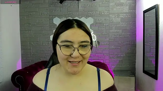 Snapshot of conniejames_m chatting on 10.21.25 conniejames m online show from 10.21.25