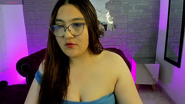 Snapshot of conniejames_m chatting on 10.29.25 conniejames m online show from 10.29.25