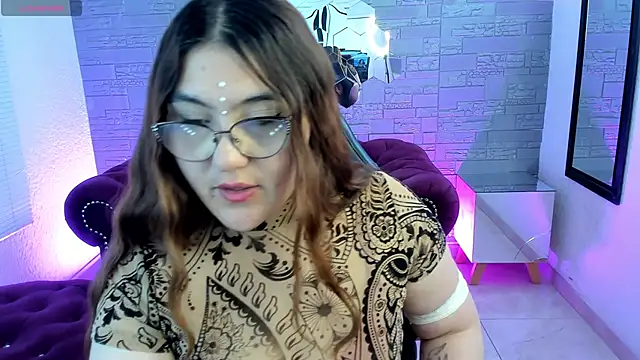 Snapshot of conniejames_m chatting on 10.31.25 conniejames m online show from 10.31.25