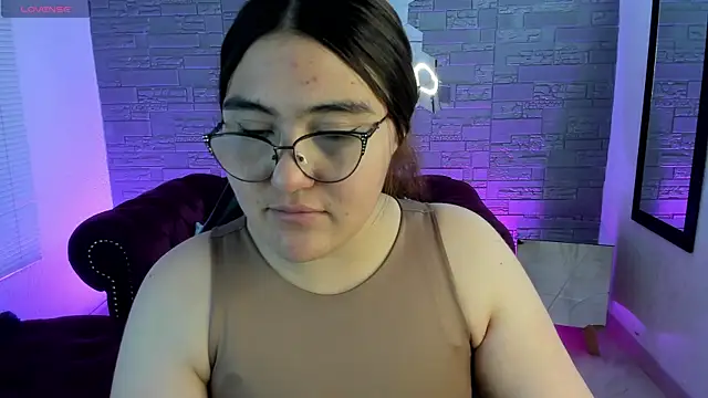 Snapshot of conniejames_m chatting on 11.04.25 conniejames m online show from 11.04.25